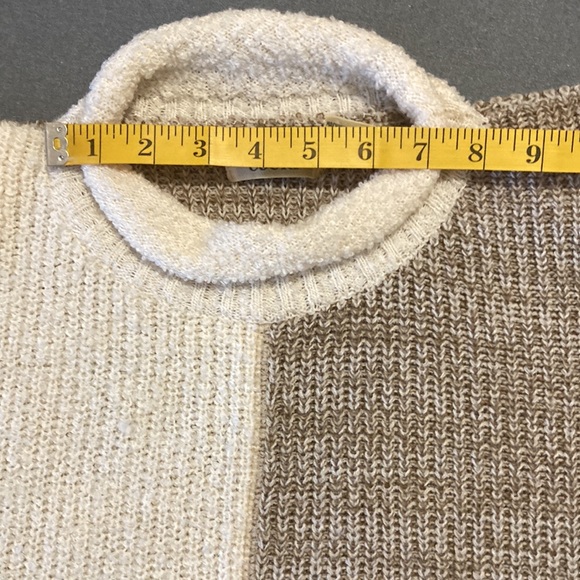 CARRIAGE COURT Small vintage Sweater roll neckline. Drop shoulder patch design - Picture 8 of 8